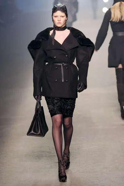 Look 18